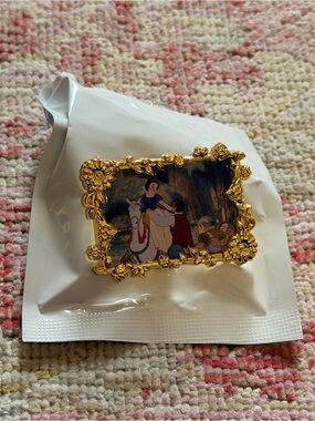 Disney Princess Boxlunch Enamel Pin Snow White